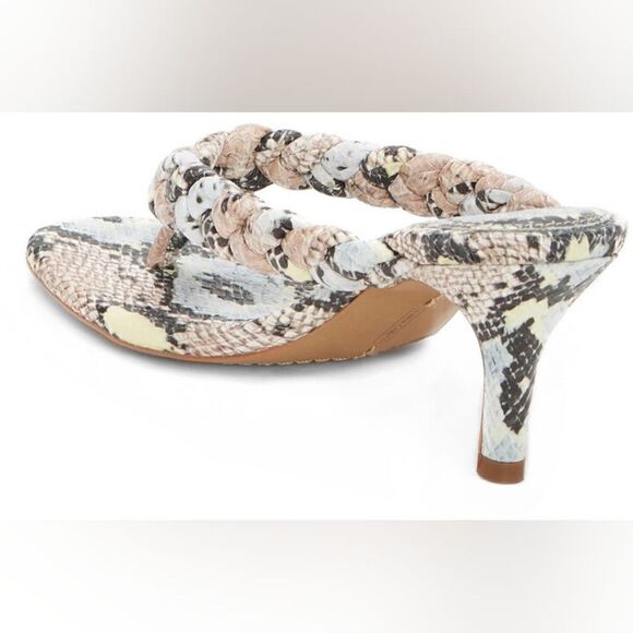 Vince Camuto  - Picture 16 of 17